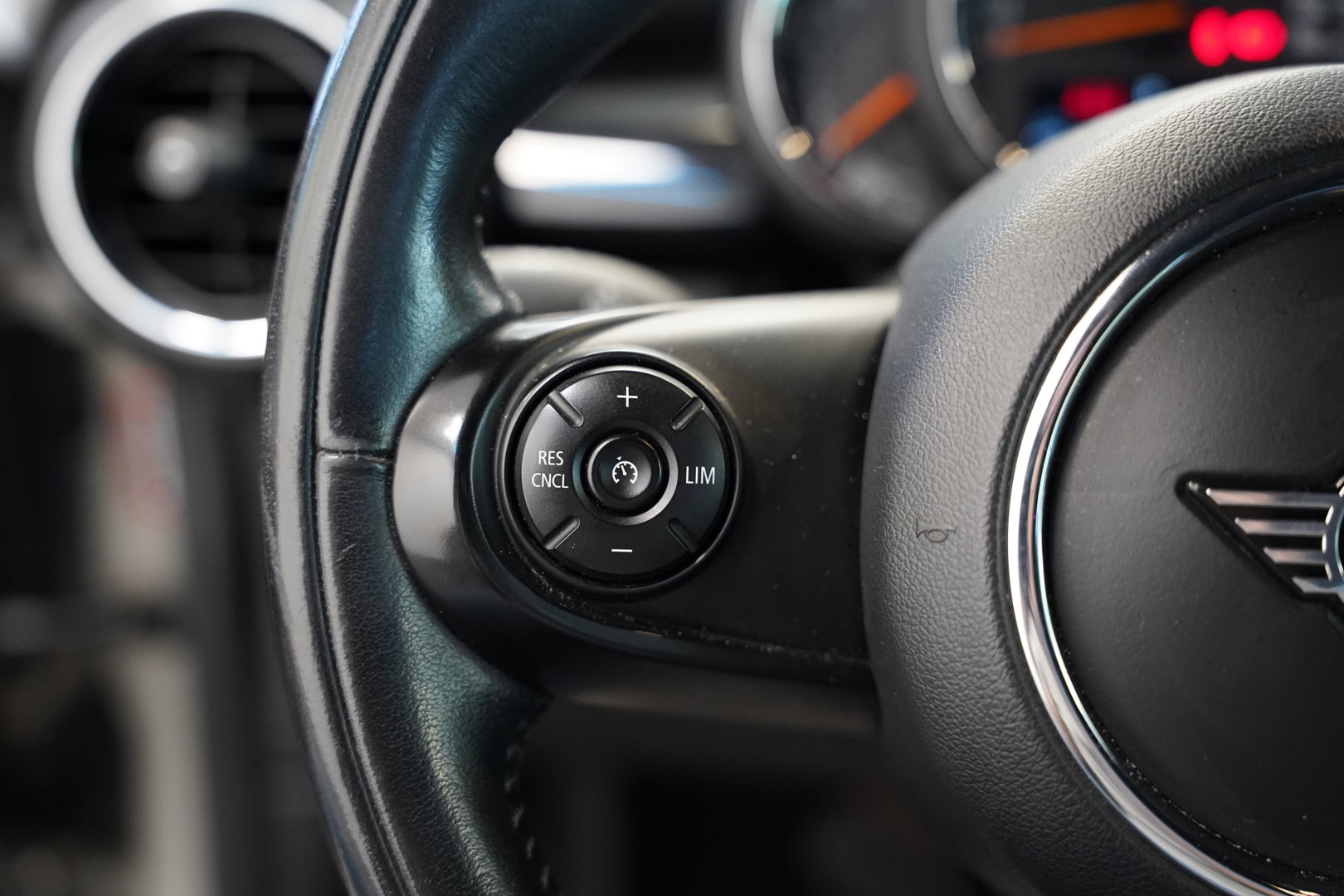 MINI 5-Deurs 1.5 Cooper Chili Navigatie Full-led CruiseControl