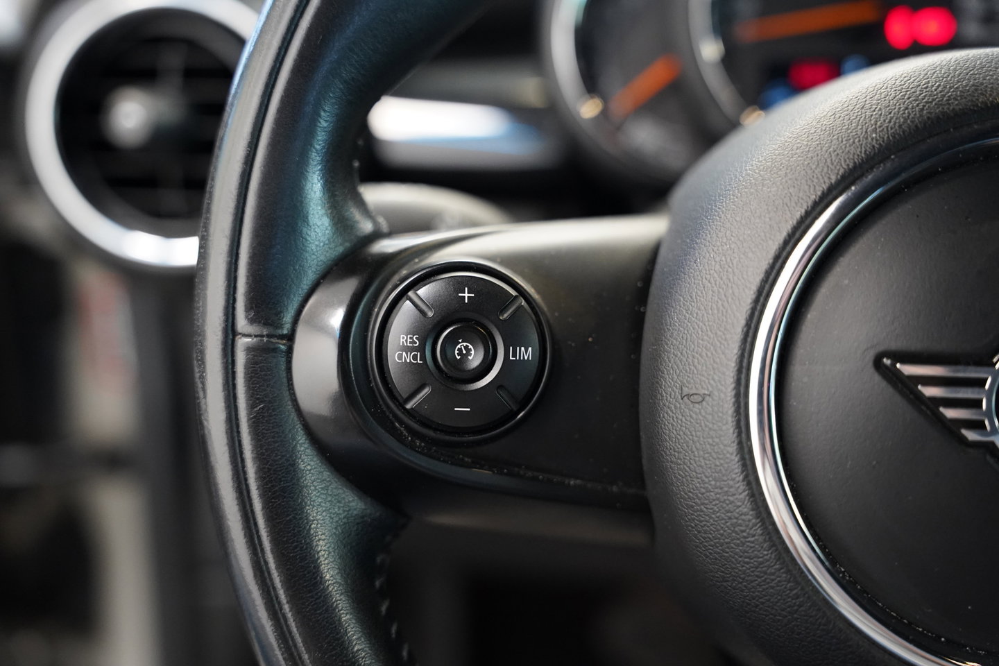 MINI 5-Deurs 1.5 Cooper Chili Navigatie Full-led CruiseControl