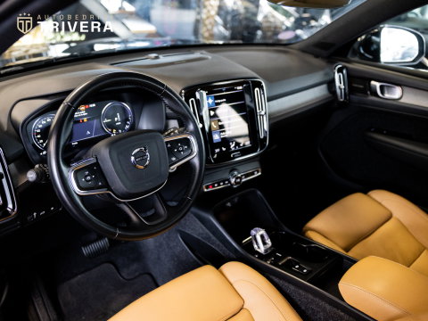 Volvo XC40 1.5 T5 Recharge Inscription 262PK l SoH 95% l CAM 360° l Vol Leder l PANO l Harm. Kardan l 1ste eig. Dealer Onderh.