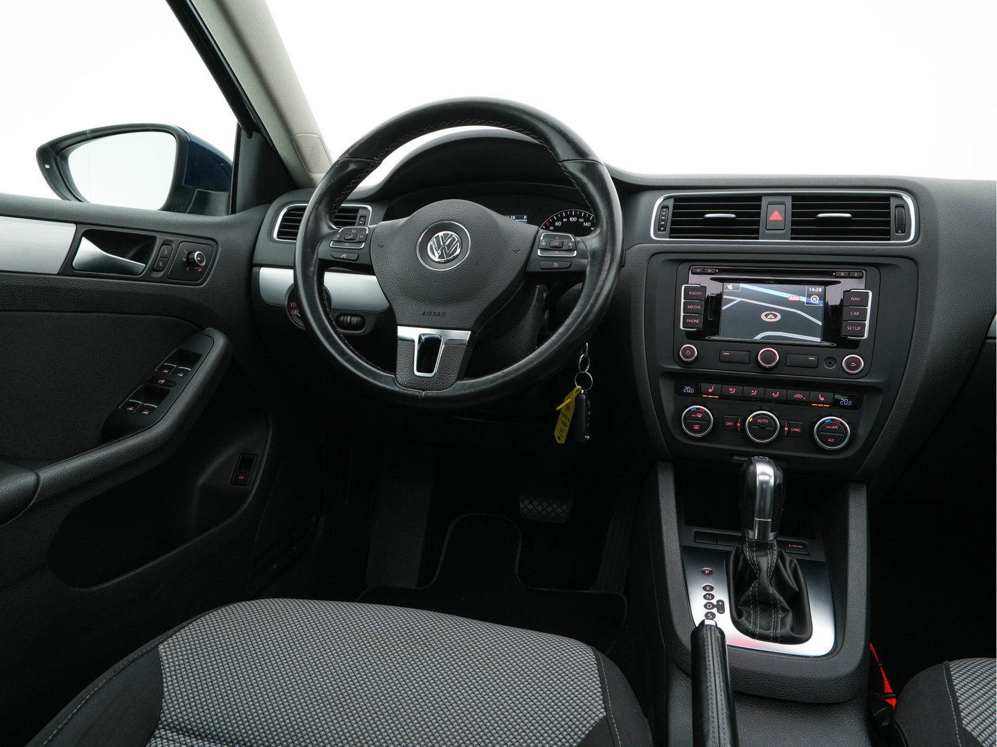 Volkswagen Jetta 1.4 TSI Hybrid Highline Executive-Pack Aut. *PANO | BI-XENON | NAVI-FULLMAP | CAMERA | HEATED-COMFORTSEATS | ECC | PDC | PRIVACY-GLASS | CRUISE | RADIO-CD | SHIFT-PADDLES | 17''ALU*