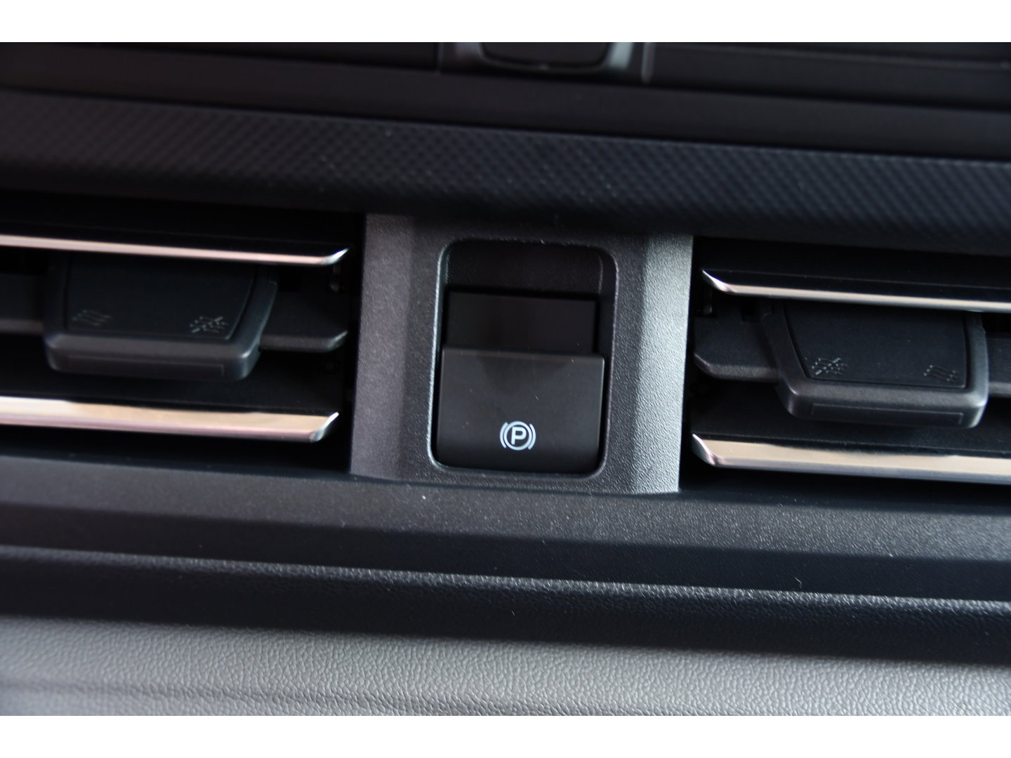 Ford Transit Custom 300 2.0 TDCI L1H1 Limited PB Edition Cruise, Camera, Carplay,, Trekhaak, 136pk, Stoelverwarming, LED, Automaat, Uniek!