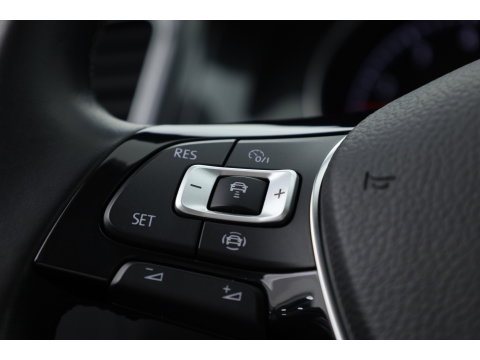 Volkswagen Golf 1.0 TSI Comfortline | Rijklaar! | Adapt. Cruise | Camera | Stoelverw. | CarPlay + NAV | Trekhaak | DAB