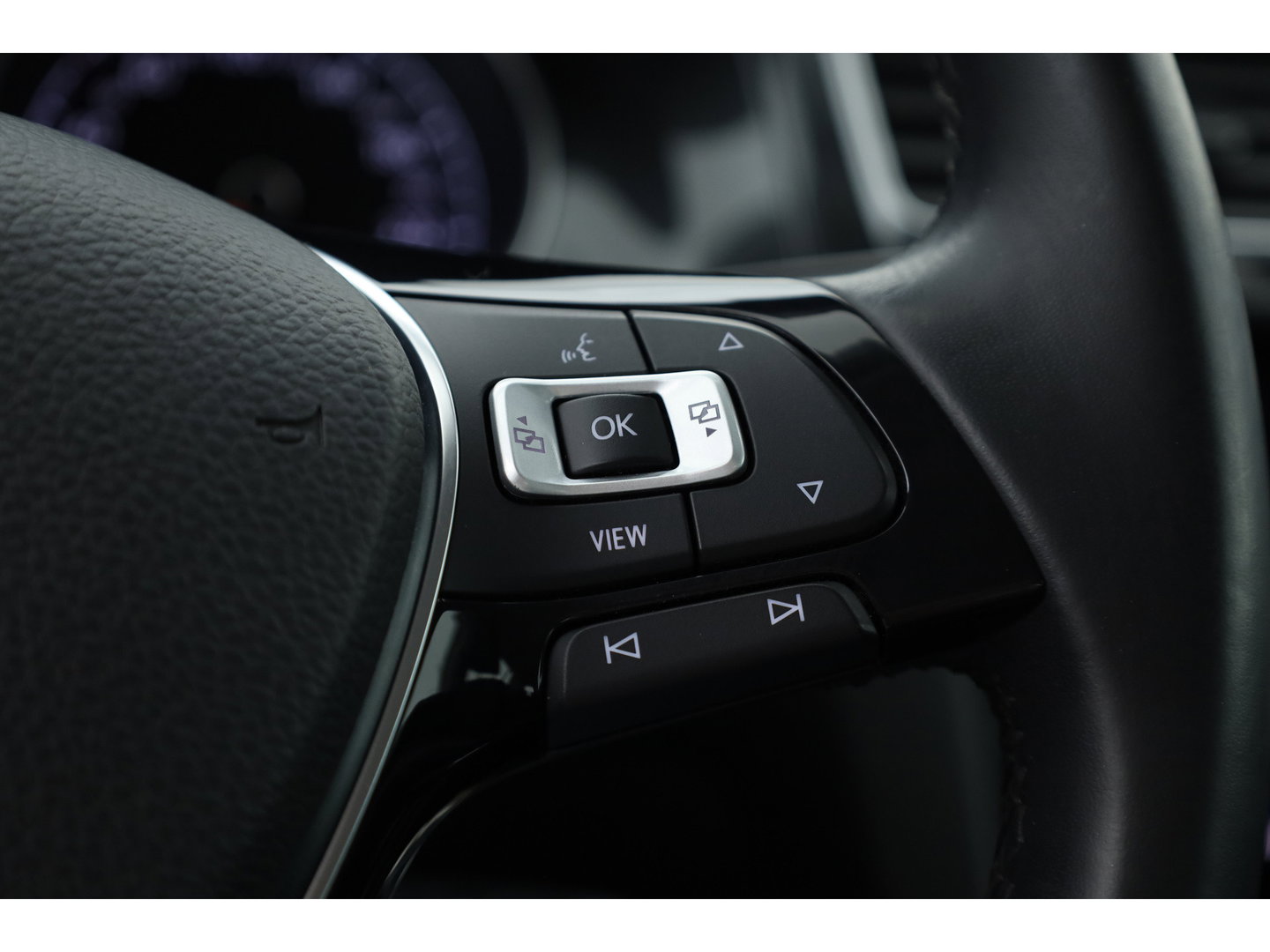 Volkswagen Golf 1.0 TSI Comfortline | Rijklaar! | Adapt. Cruise | Camera | Stoelverw. | CarPlay + NAV | Trekhaak | DAB
