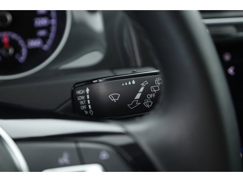 Volkswagen Golf 1.0 TSI Comfortline | Rijklaar! | Adapt. Cruise | Camera | Stoelverw. | CarPlay + NAV | Trekhaak | DAB