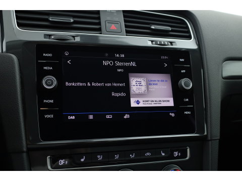 Volkswagen Golf 1.0 TSI Comfortline | Rijklaar! | Adapt. Cruise | Camera | Stoelverw. | CarPlay + NAV | Trekhaak | DAB