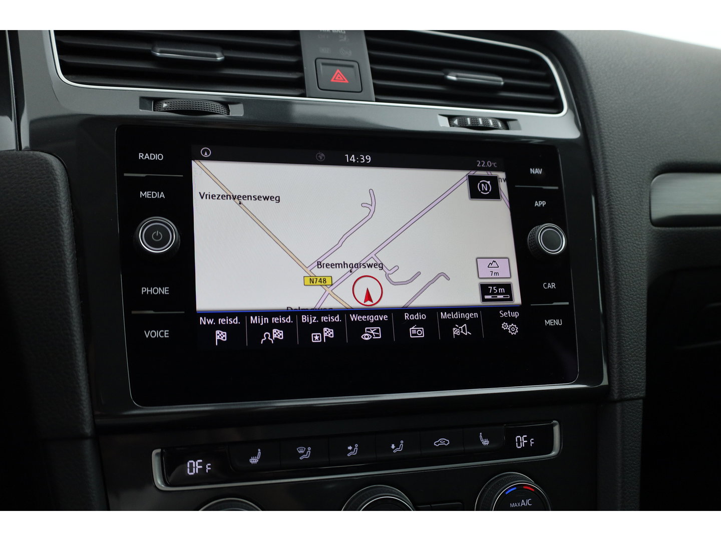 Volkswagen Golf 1.0 TSI Comfortline | Rijklaar! | Adapt. Cruise | Camera | Stoelverw. | CarPlay + NAV | Trekhaak | DAB