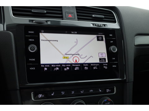 Volkswagen Golf 1.0 TSI Comfortline | Rijklaar! | Adapt. Cruise | Camera | Stoelverw. | CarPlay + NAV | Trekhaak | DAB