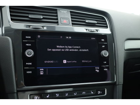 Volkswagen Golf 1.0 TSI Comfortline | Rijklaar! | Adapt. Cruise | Camera | Stoelverw. | CarPlay + NAV | Trekhaak | DAB