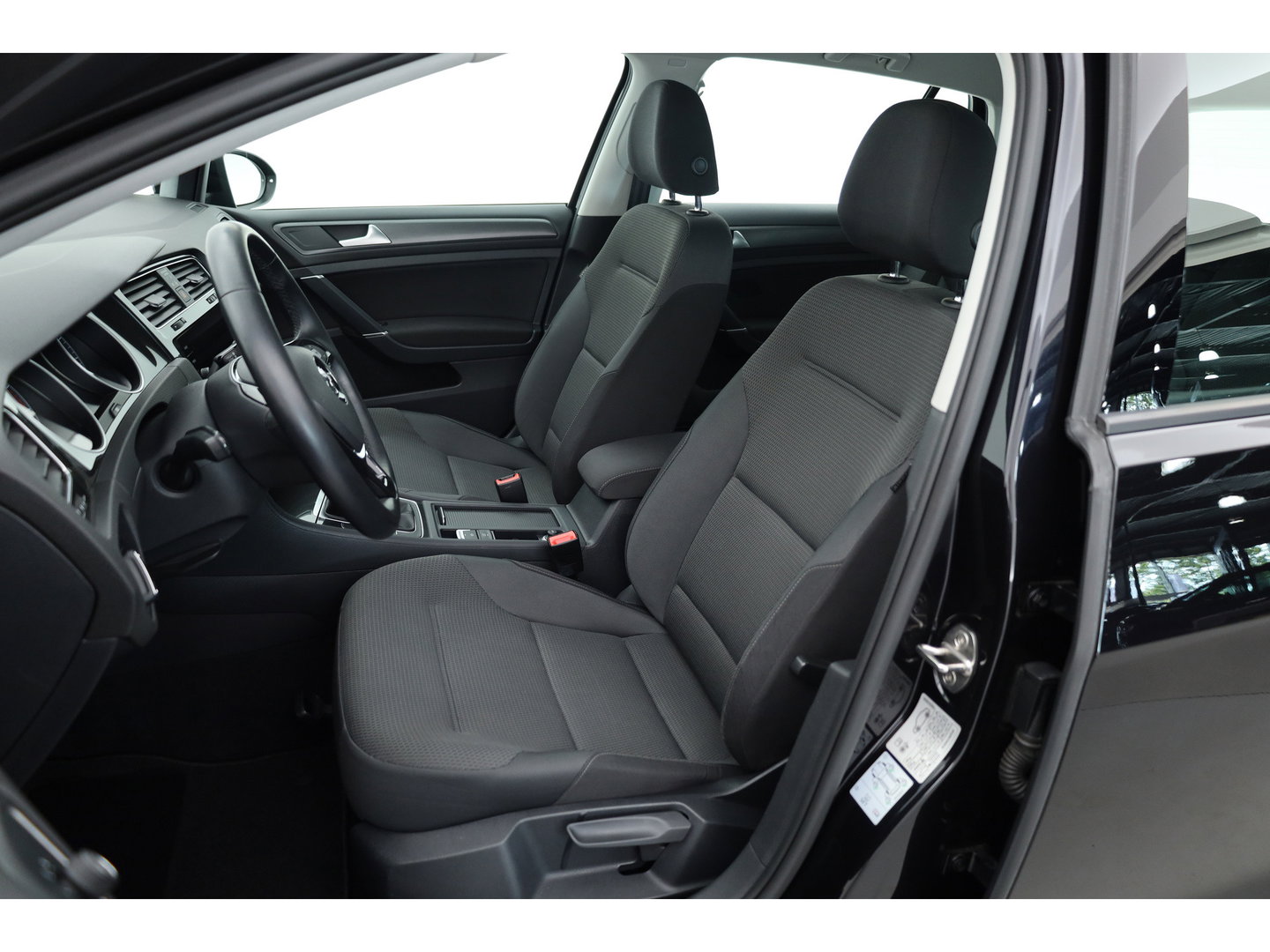 Volkswagen Golf 1.0 TSI Comfortline | Rijklaar! | Adapt. Cruise | Camera | Stoelverw. | CarPlay + NAV | Trekhaak | DAB