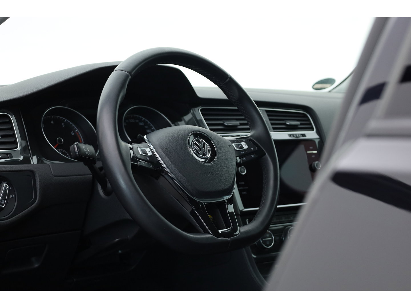 Volkswagen Golf 1.0 TSI Comfortline | Rijklaar! | Adapt. Cruise | Camera | Stoelverw. | CarPlay + NAV | Trekhaak | DAB