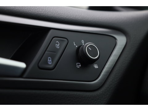 Volkswagen Golf 1.0 TSI Comfortline | Rijklaar! | Adapt. Cruise | Camera | Stoelverw. | CarPlay + NAV | Trekhaak | DAB