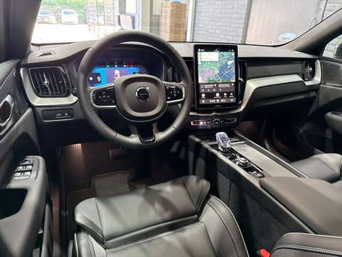 Volvo XC60 T6 Plus Black Edition | Harman/Kardon | Panoramadak | 360° Camera | Head-Up | Pilot Assist | Stoel+Stuurverwarming | 21 Inch | ACC