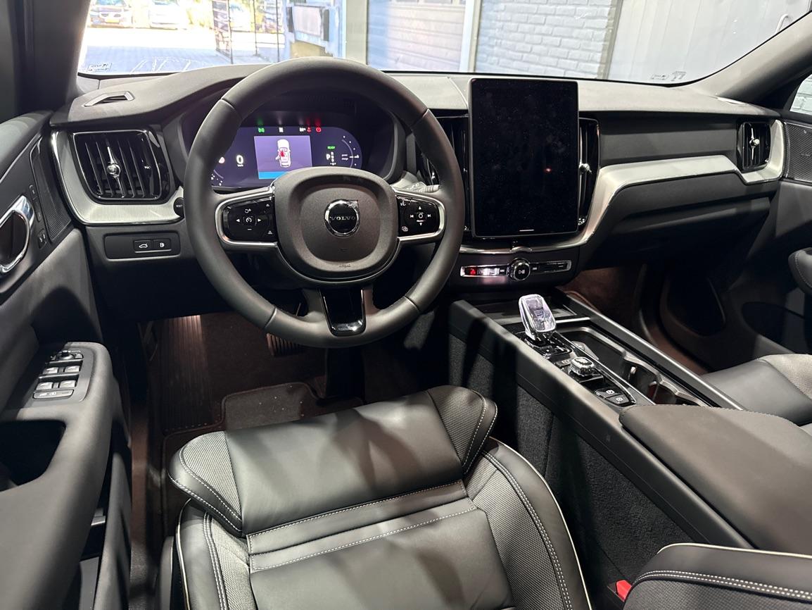 Volvo XC60 T6 Plus Black Edition | Harman/Kardon | Panoramadak | 360° Camera | Head-Up | Stoel+Stuurverwarming | Pilot Assist | 21 Inch | ACC