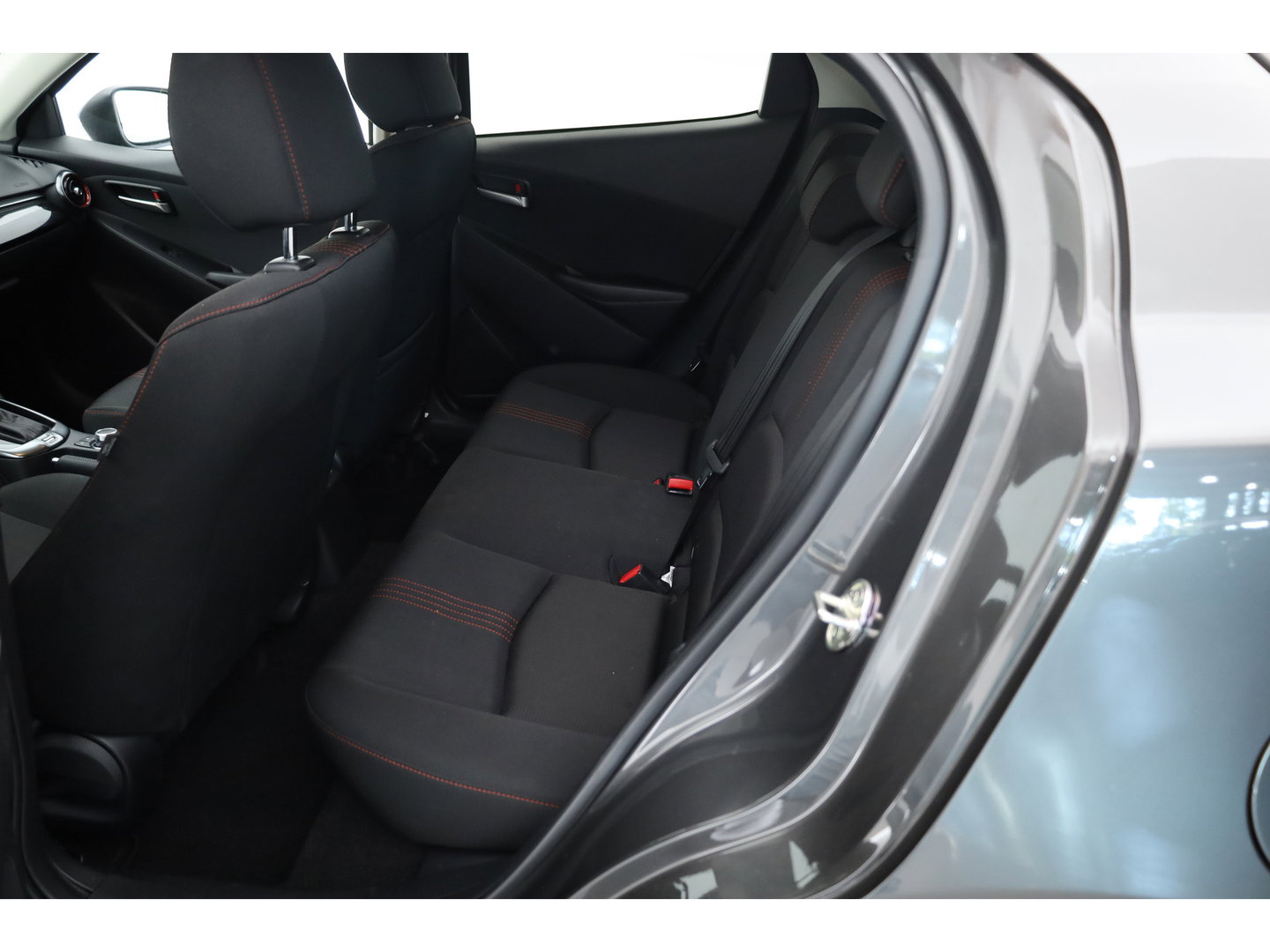 Mazda 2 1.5 SkyActiv-G 90 Homura | Rijklaar! | Navi by Apple CarPlay | Stoel- Stuurverw. | Trekhaak | Camera | Cruise Ctrl.