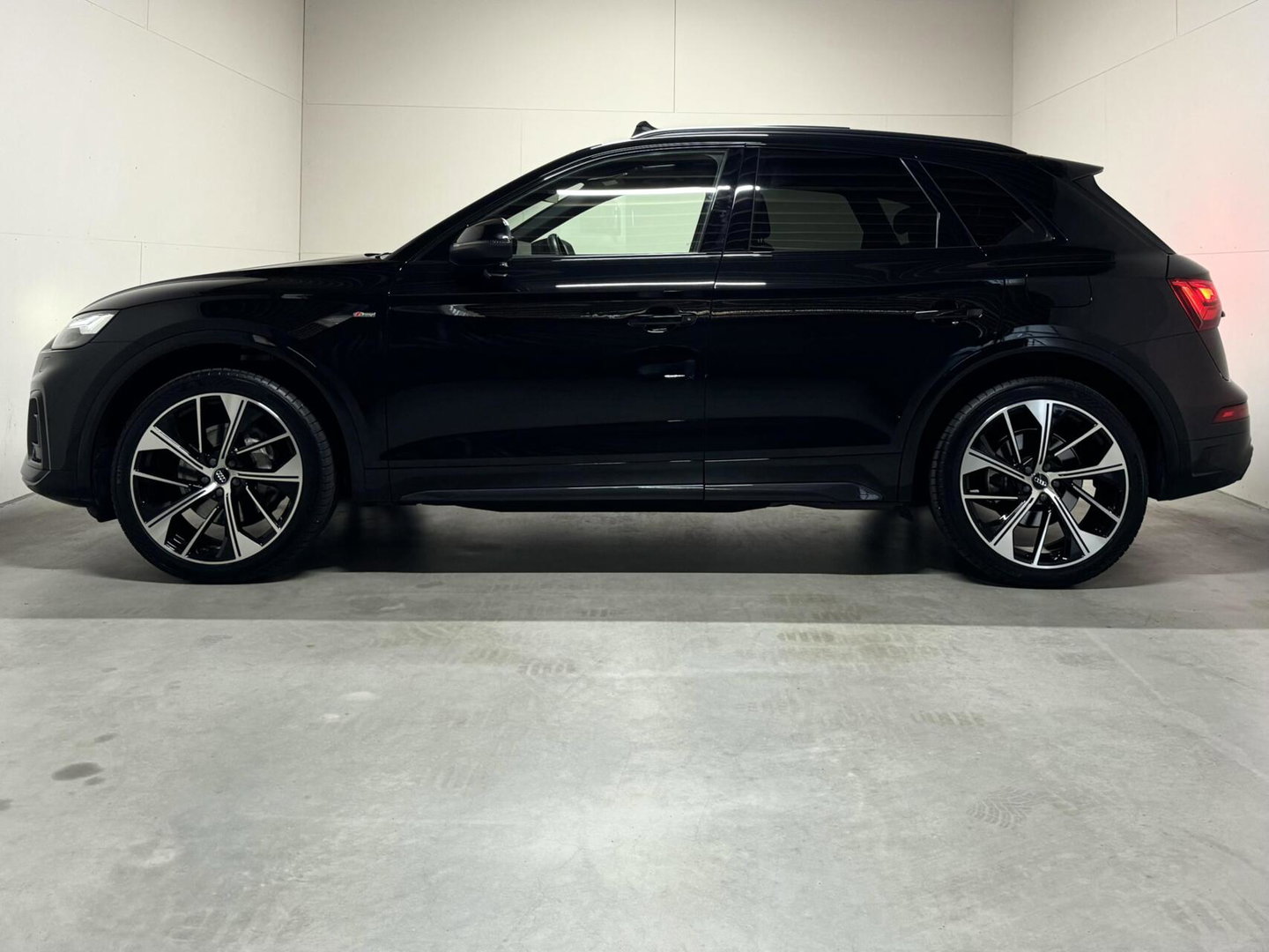 Audi Q5 50 TFSIe Quattro Black Edition S-Line Pano Luchtvering
