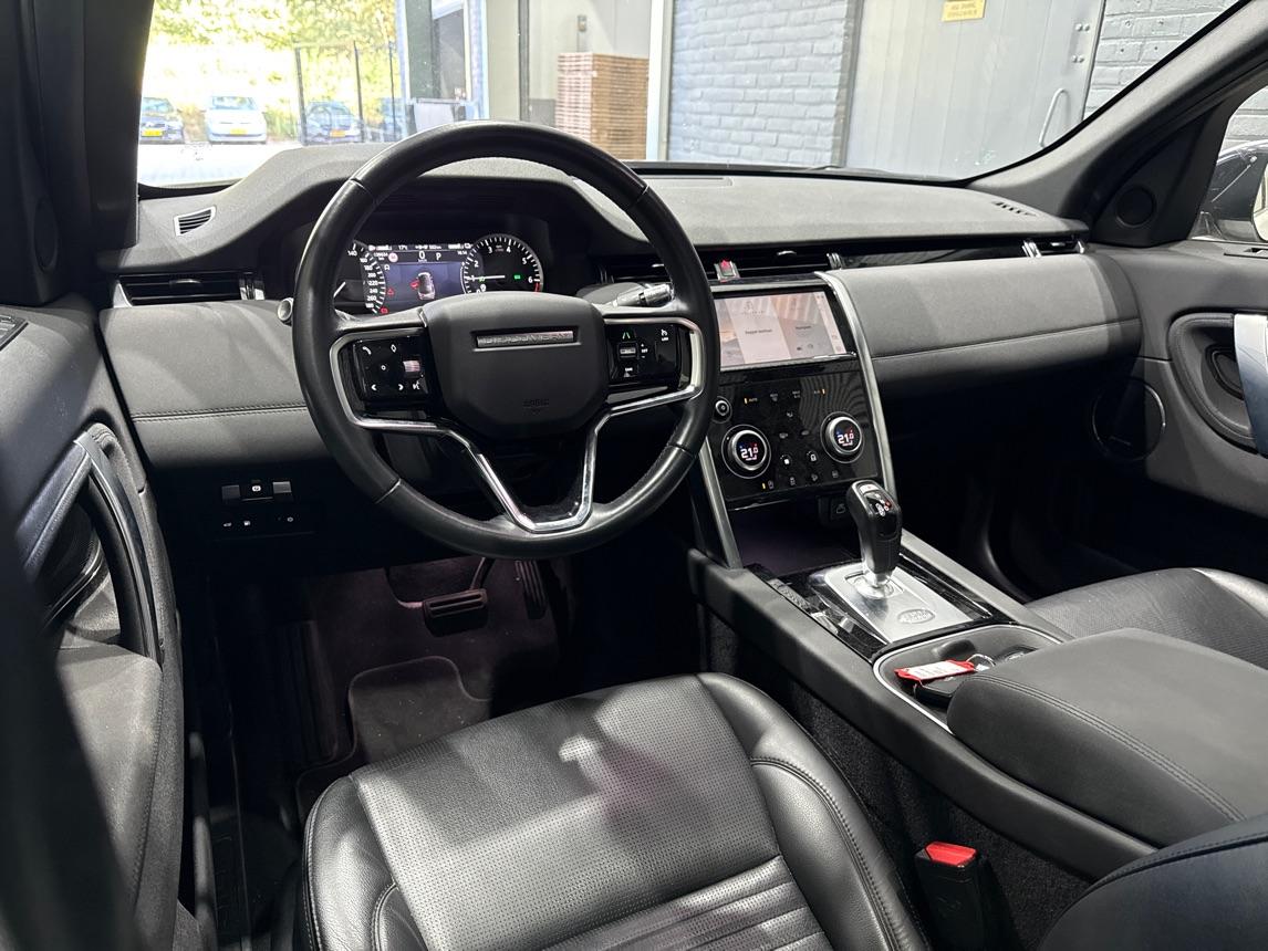 Land Rover Discovery Sport P300e 1.5 S | Panoramadak | 360° Camera | Meridian | Trekhaak | Leder | Stoelverwarming V+A
