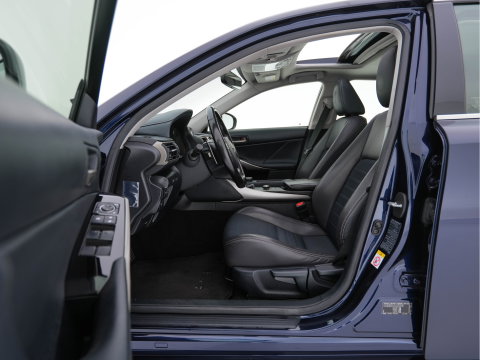 Lexus IS 300h Hybrid Business Line Aut. *PANO | LEATHER-MICROFIBRE | FULL-LED | NAVI-FULLMAP | HEATED-COMFORTSEATS | CAMERA | ECC | SHIFTPADDLES | PDC | CRUISE | 17''ALU*