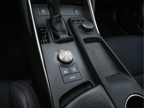 Lexus IS 300h Hybrid Business Line Aut. *PANO | LEATHER-MICROFIBRE | FULL-LED | NAVI-FULLMAP | HEATED-COMFORTSEATS | CAMERA | ECC | SHIFTPADDLES | PDC | CRUISE | 17''ALU*