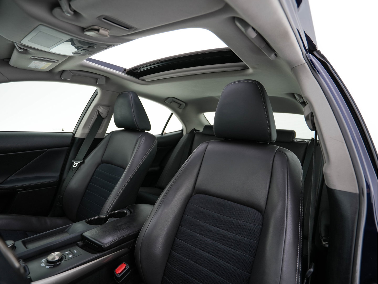 Lexus IS 300h Hybrid Business Line Aut. *PANO | LEATHER-MICROFIBRE | FULL-LED | NAVI-FULLMAP | HEATED-COMFORTSEATS | CAMERA | ECC | SHIFTPADDLES | PDC | CRUISE | 17''ALU*