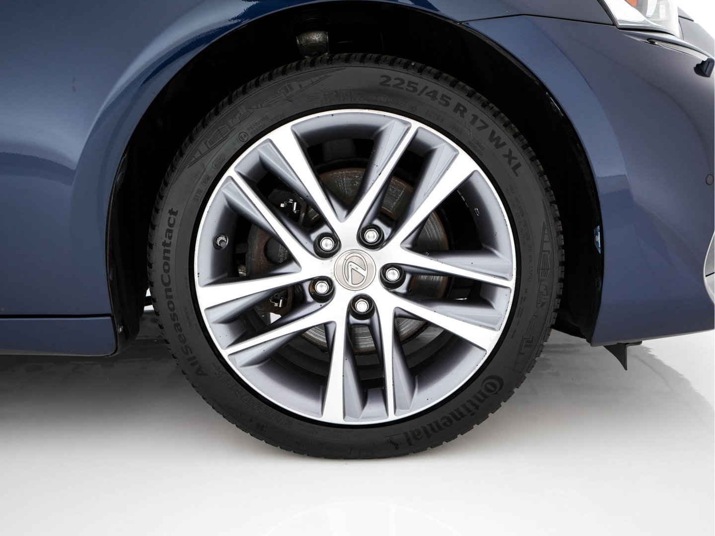 Lexus IS 300h Hybrid Business Line Aut. *PANO | LEATHER-MICROFIBRE | FULL-LED | NAVI-FULLMAP | HEATED-COMFORTSEATS | CAMERA | ECC | SHIFTPADDLES | PDC | CRUISE | 17''ALU*