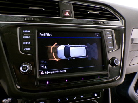 Volkswagen Tiguan 1.4 TSI ACT 150PK R-Line Connected Series Trekhaak Apple-Carplay Virtual-cockpit Adaptive-cruise Navigatie