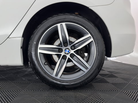BMW 2 Serie Active Tourer 218d Sport-Line *LEATHER | FULL-LED | HEATED-SPORTSEATS | KEYLESS | NAVI-FULLMAP | PRIVACY-GLASS | ECC | PDC | CRUISE | TOWBAR | HEAD-UP | AMBIENTLIGHT | 17''ALU*