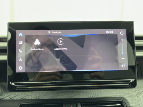 Citroën ë-C3 Max 113pk 44 kWh [3-Fase-11kW ] {SoH-91%} (INCL-BTW) *FULL-LED | NAVI-FULLMAP | DIGI-COCKPIT | CAMERA | COMFORTSEATS | PRIVACY-GLASS | CARPLAY | DAB | ECC | PDC | CRUISE | 17''ALU*