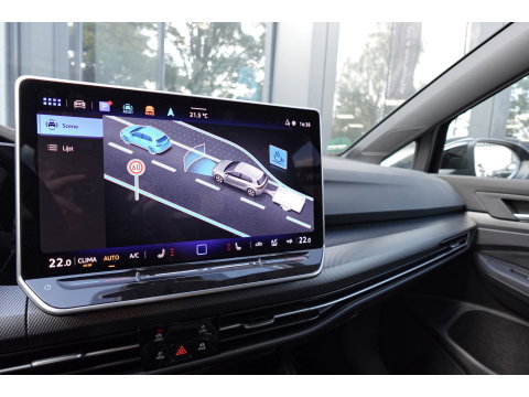 Volkswagen Golf 1.5 eTSI R-Line Edition PANO HUD KEYLESS