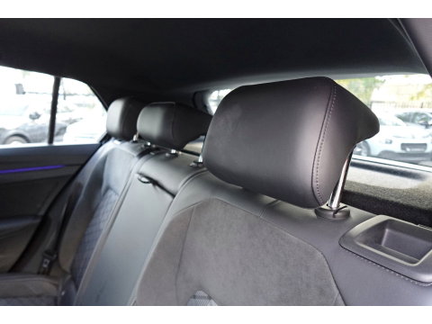 Volkswagen Golf 1.5 eTSI R-Line Edition PANO HUD KEYLESS