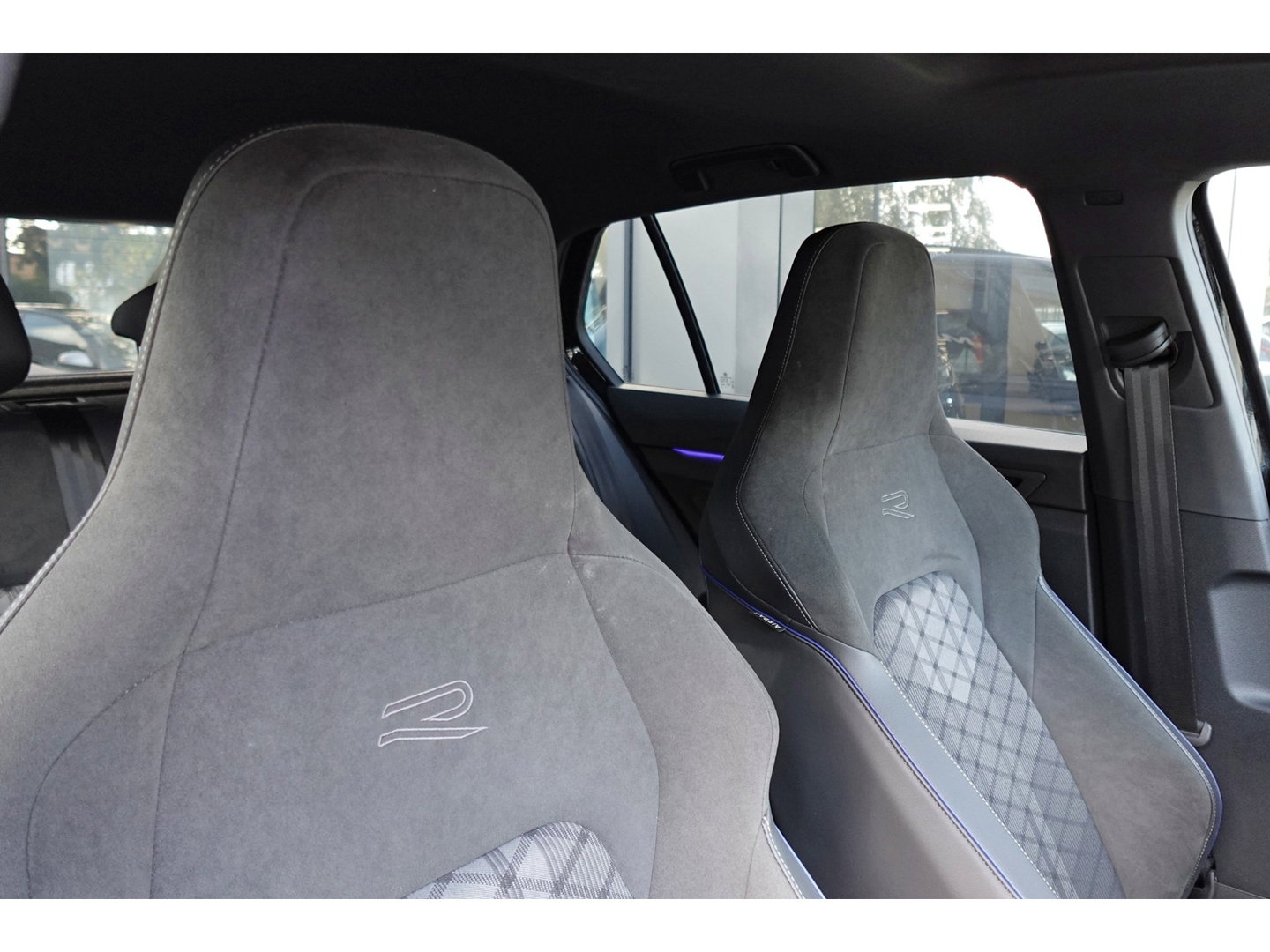 Volkswagen Golf 1.5 eTSI R-Line Edition PANO HUD KEYLESS