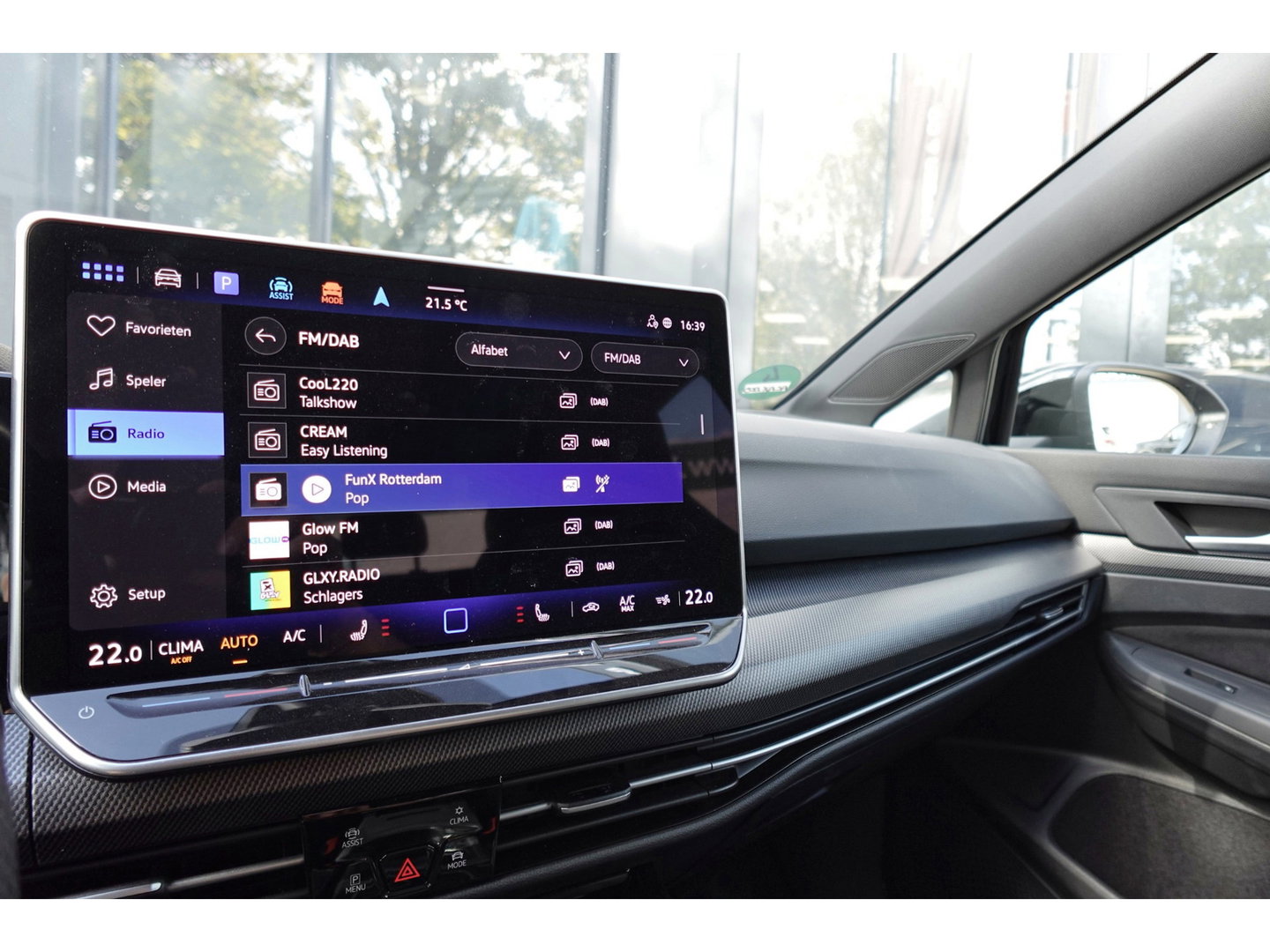 Volkswagen Golf 1.5 eTSI R-Line Edition PANO HUD KEYLESS