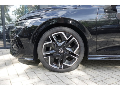Volkswagen Golf 1.5 eTSI R-Line Edition PANO HUD KEYLESS