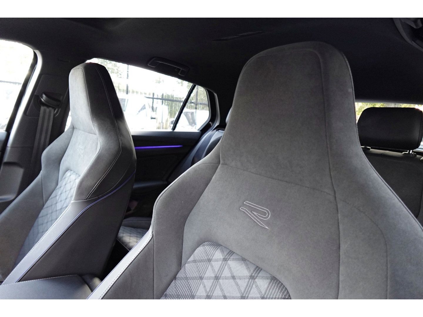 Volkswagen Golf 1.5 eTSI R-Line Edition PANO HUD KEYLESS