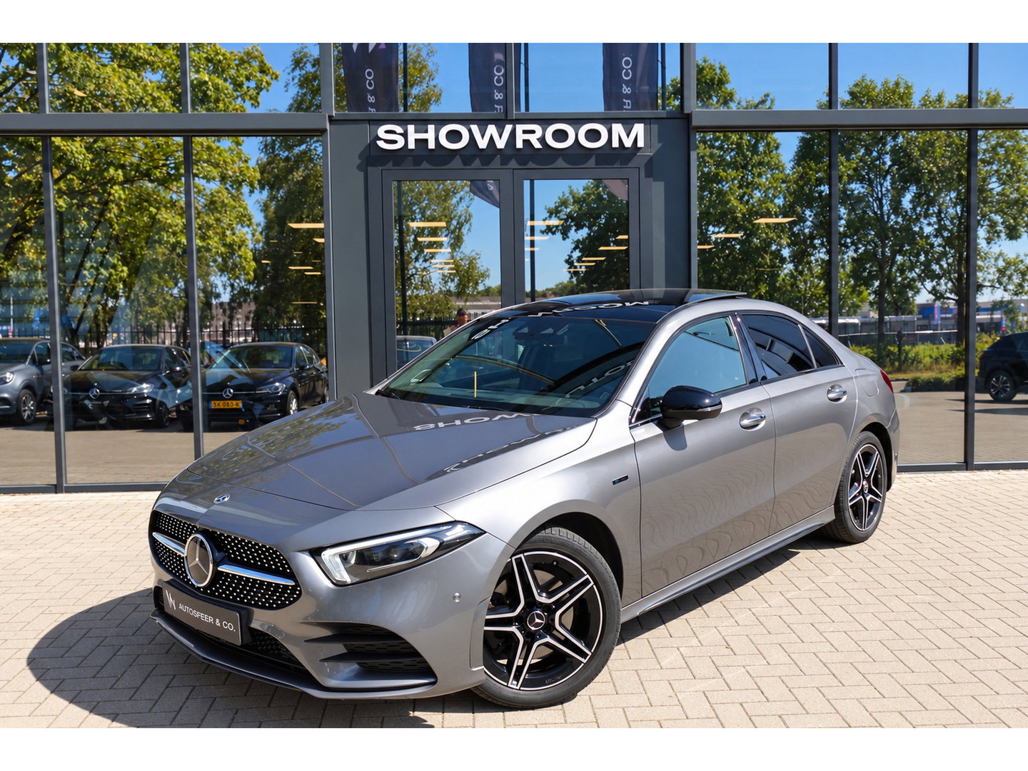 Mercedes-Benz A-Klasse 250 e Business Solution AMG PANO HUD CAM