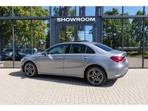Mercedes-Benz A-Klasse 250 e Business Solution AMG PANO HUD CAM