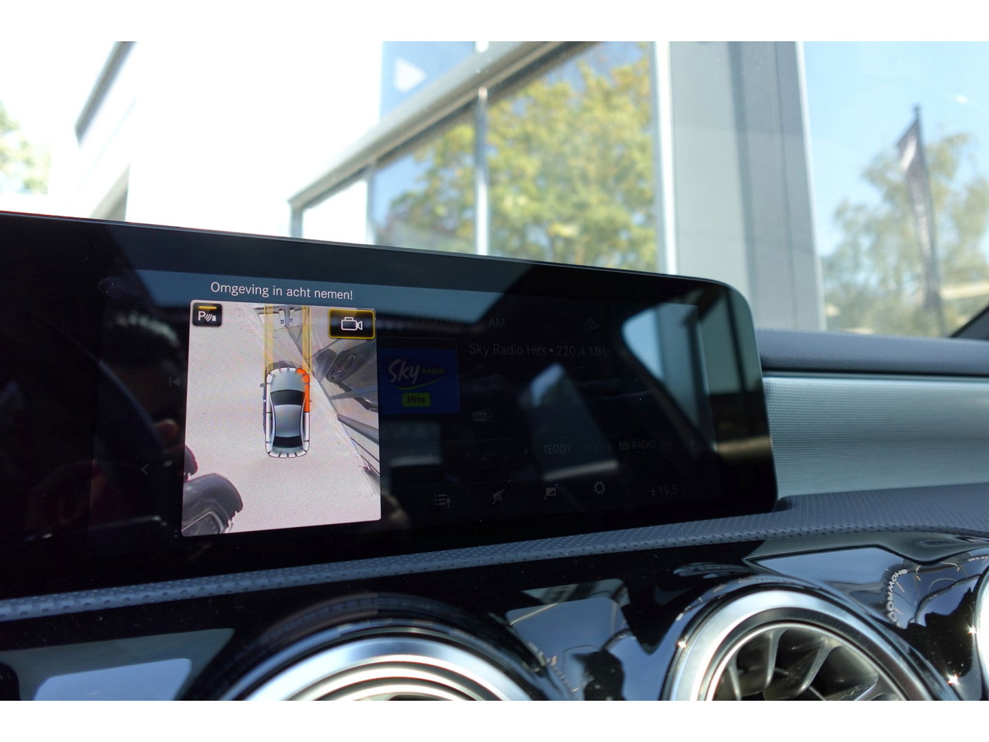 Mercedes-Benz A-Klasse 250 e Business Solution AMG PANO HUD CAM