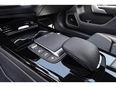 Mercedes-Benz A-Klasse 250 e Business Solution AMG PANO HUD CAM
