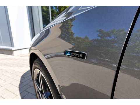 Mercedes-Benz A-Klasse 250 e Business Solution AMG PANO HUD CAM