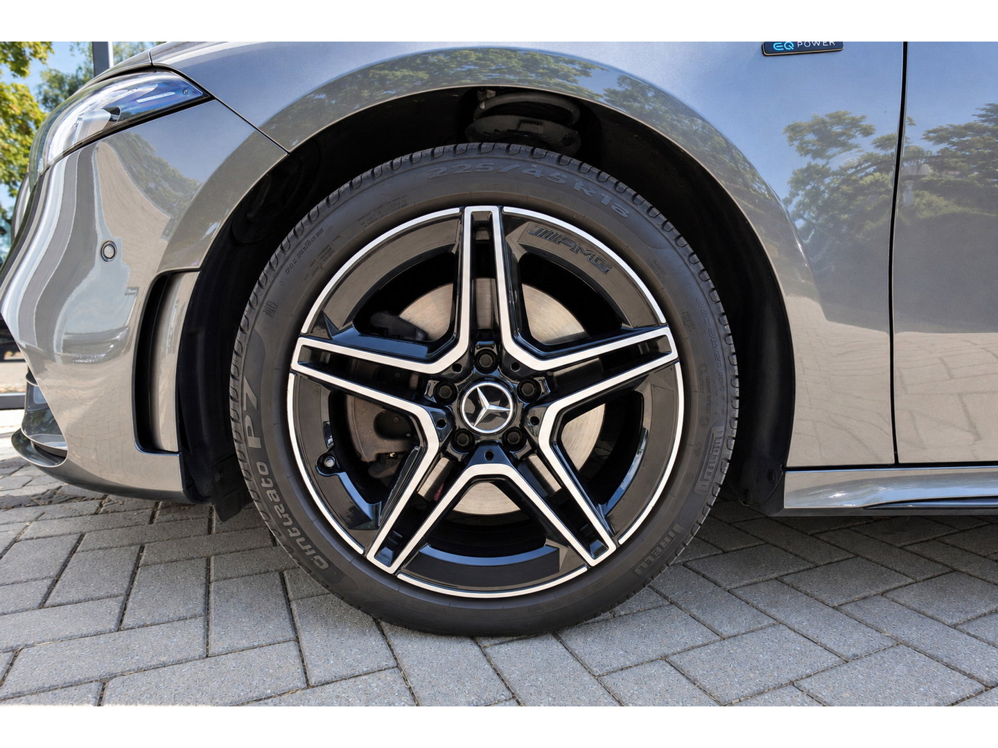 Mercedes-Benz A-Klasse 250 e Business Solution AMG PANO HUD CAM