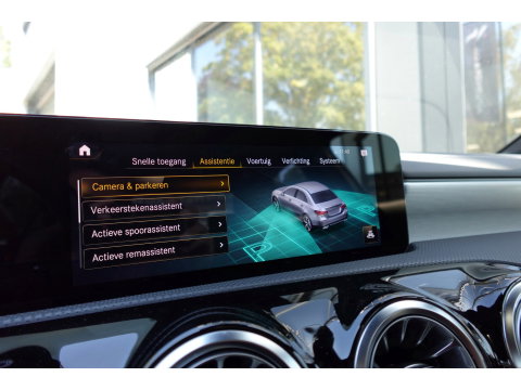 Mercedes-Benz A-Klasse 250 e Business Solution AMG PANO HUD CAM