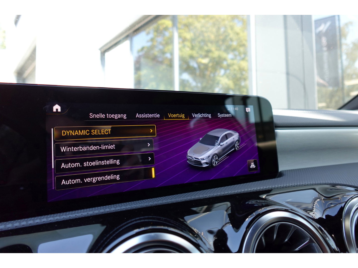 Mercedes-Benz A-Klasse 250 e Business Solution AMG PANO HUD CAM