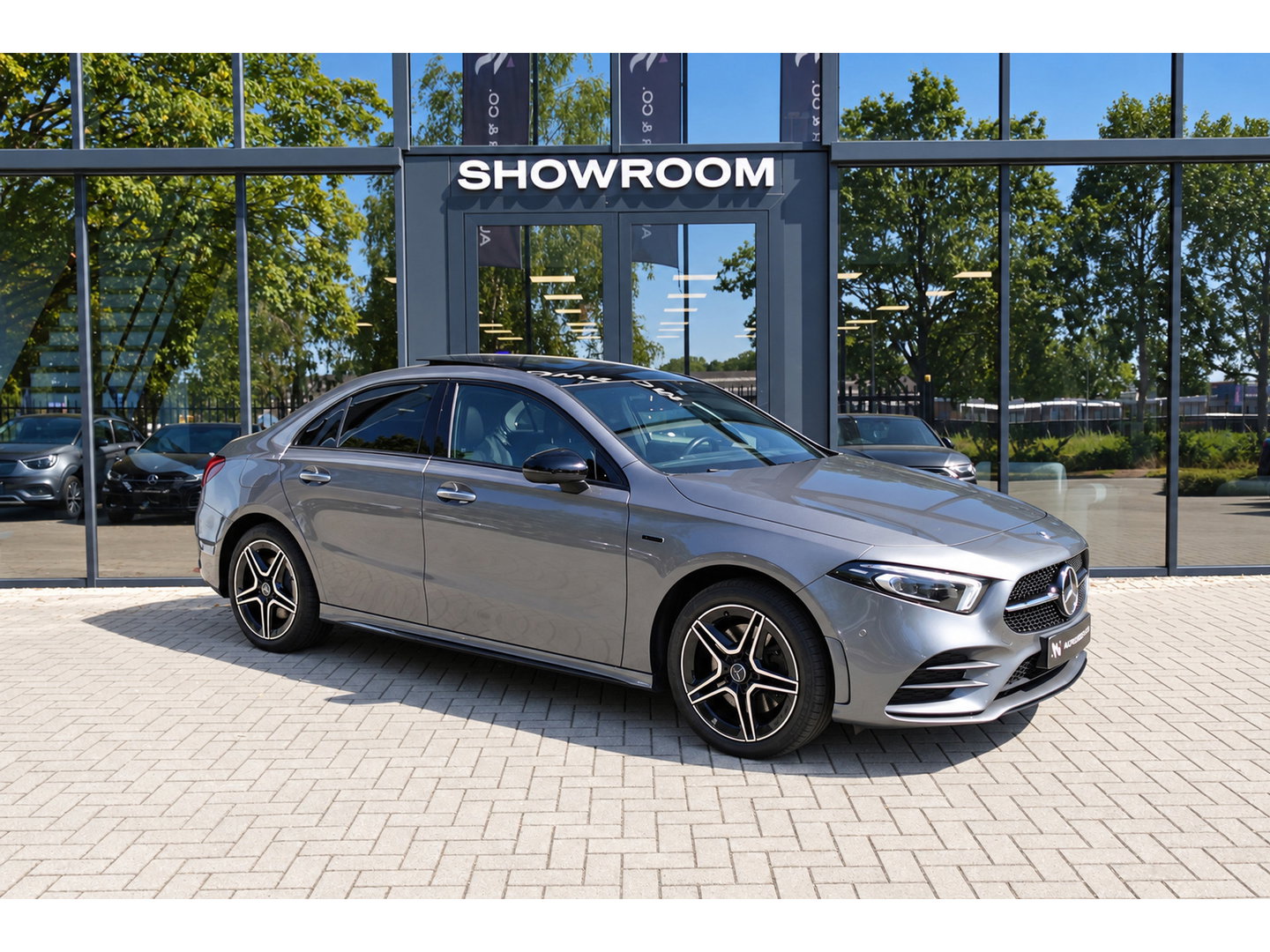 Mercedes-Benz A-Klasse 250 e Business Solution AMG PANO HUD CAM