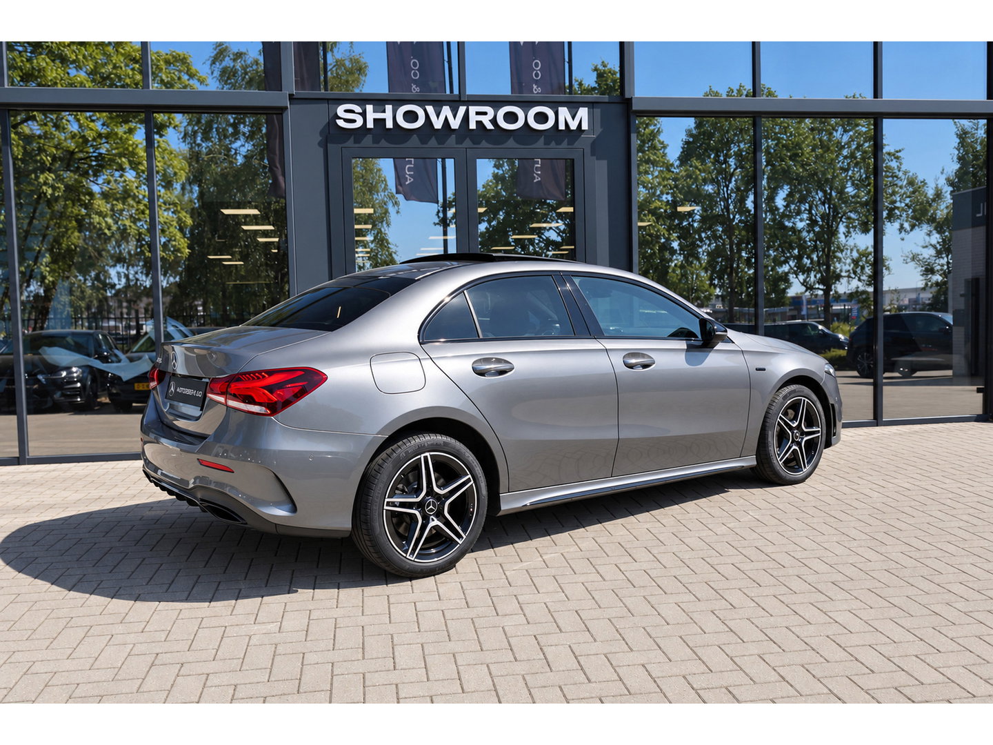 Mercedes-Benz A-Klasse 250 e Business Solution AMG PANO HUD CAM