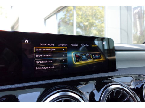 Mercedes-Benz A-Klasse 250 e Business Solution AMG PANO HUD CAM