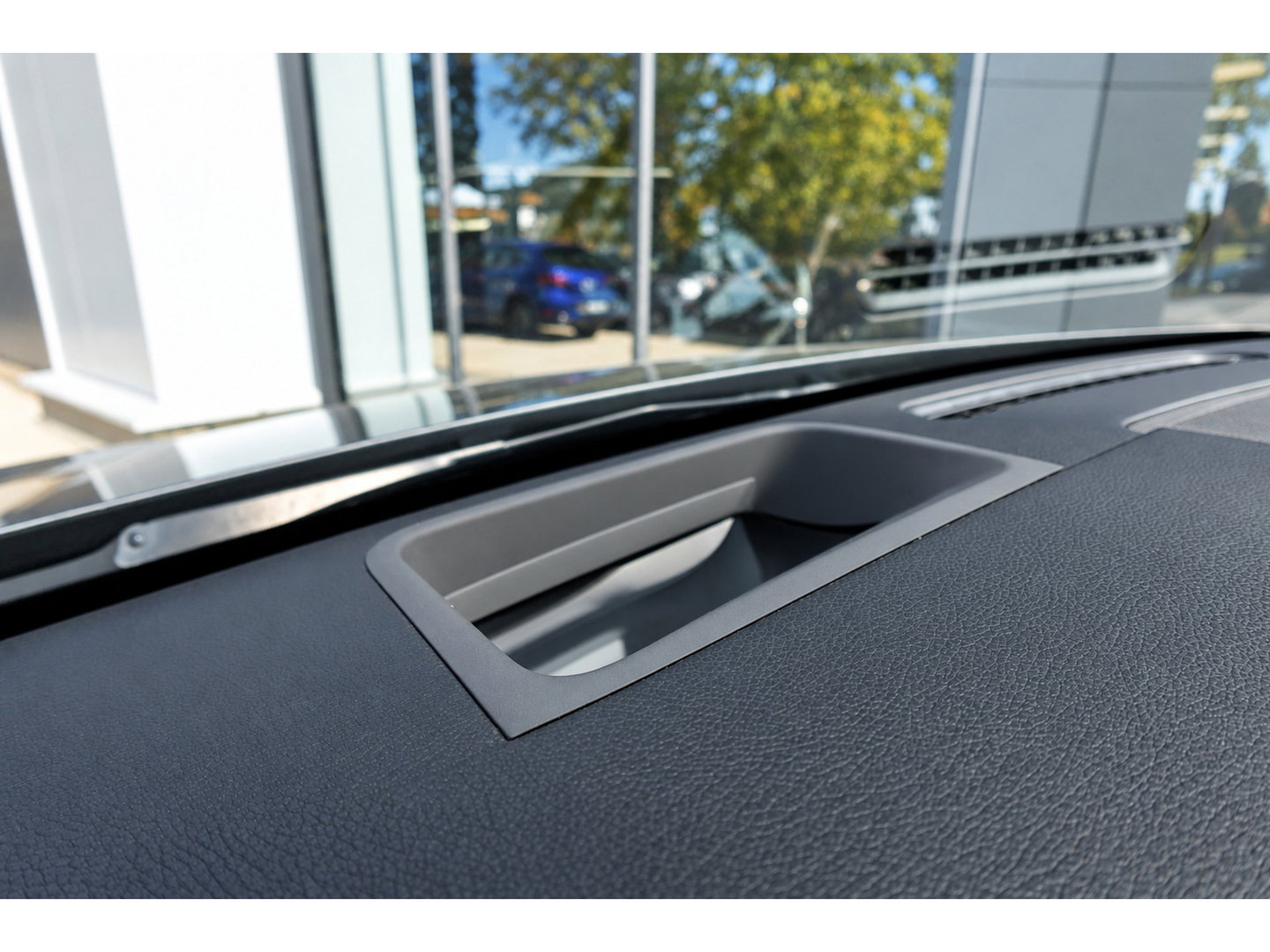 Mercedes-Benz A-Klasse 250 e Business Solution AMG PANO HUD CAM