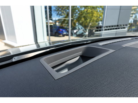 Mercedes-Benz A-Klasse 250 e Business Solution AMG PANO HUD CAM
