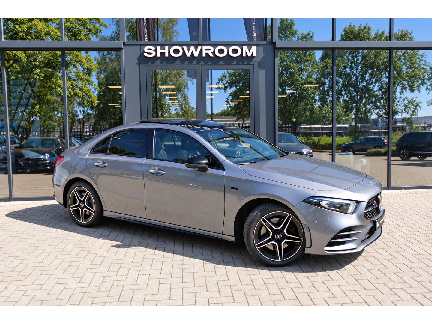 Mercedes-Benz A-Klasse 250 e Business Solution AMG PANO HUD CAM