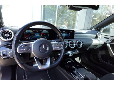 Mercedes-Benz A-Klasse 250 e Business Solution AMG PANO HUD CAM