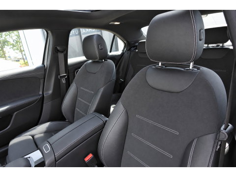 Mercedes-Benz A-Klasse 250 e Business Solution AMG PANO HUD CAM