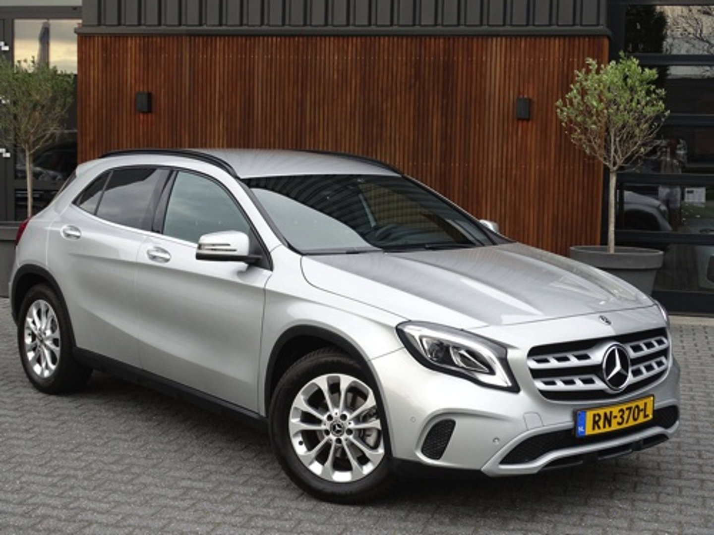 Mercedes-Benz GLA 180D 109PK automaat / LED / Apple CarPlay / *NAP*